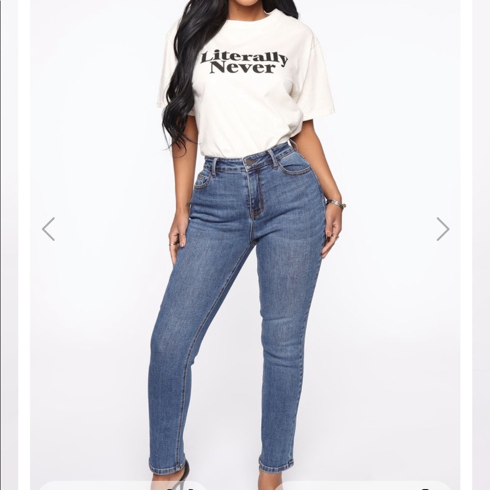 HIGH RISE MOM JEANS